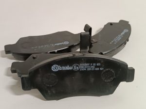 Ecost prekė po grąžinimo Brembo P28023 Front Disc Brake Pad - Set of 4 Ecost prekė po grąžinimo Brembo P28023 Front Disc Brake Pad - Set of 4