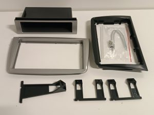 Ecost Customer Return Sound Way 1 DIN / 2 DIN car radio fascia frame, antenna adapter