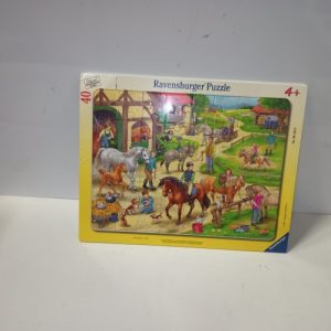 Ecost Customer Return Ravensburger 06164 Horse Yard, multi-colored