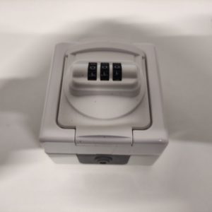 Ecost customer return Kopp BlueElectric 109802008 SurfaceMounted Wet Room Protective Contact Socket Ecost customer return Kopp BlueElectric 109802008 SurfaceMounted Wet Room Protective Contact Socket