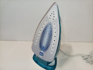 Ecost Customer Return, Calor, Fer ? Repasser Easygliss Plus Steam Iron with Constant Steam Quantity Ecost Customer Return, Calor, Fer ? Repasser Easygliss Plus Steam Iron with Constant Steam Quantity